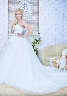 Свадебное платье И53384. С пышной юбкой, длинное со шлейфом.