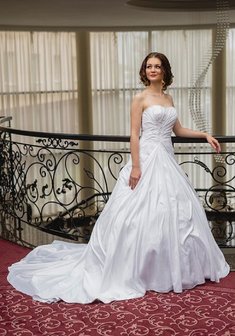 Свадебное платье И53390. С пышной юбкой, длинное со шлейфом.