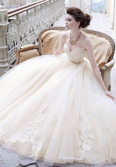 Свадебное платье М53744. С пышной юбкой, длинное без шлейфа.