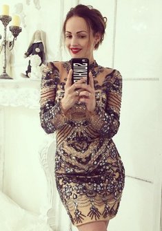 Вечернее платье М53772. С прямой юбкой, короткое со шлейфом.